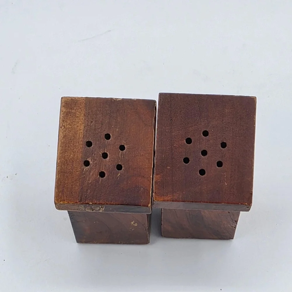 Wood Outhouse Salt & Pepper Shakers Set MA PA Illinois Souvenir‎ Rustic Novelty